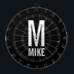 Modernes Personalisiertes Monogramm und Name Dartscheibe<br><div class="desc">Modernes Schwarz-Weiß-Monogramm-Design mit personalisiertem Monogramm und Namen im modernen fett formatierten Sans Serif Schriftart Stil.

Einzigartiges Geschenk für Vater,  Ehemann,  Großeltern und mehr.
Auch perfekt wie modernes Loft/minimalistisches Wohngestaltung Accessoires,  Geburtstagsgeschenk,  Feriengeschenk,  Familiengeschenk,  Wiedersehen,  Hauswärmeschenk und Geschenk für alle besondere Anlässe.</div>