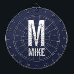 Modernes Personalisiertes Monogramm und Name Dartscheibe<br><div class="desc">Modernes Schwarz-Weiß-Monogramm-Design mit personalisiertem Monogramm und Namen im modernen fett formatierten Sans Serif Schriftart Stil. Einzigartiges Geschenk für Vater,  Ehemann,  Großeltern und mehr. Auch perfekt wie modernes Loft/minimalistisches Wohngestaltung Accessoires,  Geburtstagsgeschenk,  Feriengeschenk,  Familiengeschenk,  Wiedersehen,  Hauswärmeschenk und Geschenk für alle besondere Anlässe.</div>