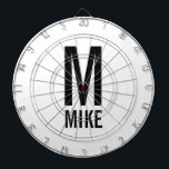 Modernes Personalisiertes Monogramm und Name Dartscheibe<br><div class="desc">Modernes Schwarz-Weiß-Monogramm-Design mit personalisiertem Monogramm und Name im modernen fett-serf-Schriftart-Stil.

Einzigartiges Geschenk für Vater,  Ehemann,  Großeltern und mehr.
Auch perfekt als moderne Loft/minimalistische Wohngestaltung Accessoires,  Geburtstagsgeschenk,  Feriengeschenk,  Familiengeschenk,  Wiedersehen-Geschenk,  Hauswärmeschenk und Geschenk für jeden besondere Anlässe.</div>