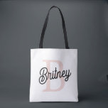 Modernes Personalisiertes Monogramm und Name Paste<br><div class="desc">Die moderne Personalisierte Monogram und Name Pastel Pink Tote Tasche, ein stilvolles und funktionelles Accessoire für den Alltag oder als nachdenkliches Geschenk. Diese Tasche ist in einem zeitgemäßen Design in sanftem Pastellrosa personalisiert, mit Ihrem Monogramm und Namen für eine individuelle Touch. Ideal, um das Wesentliche zum Arbeiten, zur Schule oder...</div>