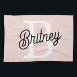 Modernes Personalisiertes Monogramm und Name Paste Geschirrtuch<br><div class="desc">Das moderne Personalisierte Monogramm und Name Pastel Pink Kitchen Handtuch, eine stilvolle Ergänzung Ihrer Küchendekoration. Dieses Küchentuch ist modern in sanftem Pastellrosa gestaltet und personalisiert mit Ihrem Monogramm und Namen für eine individuelle Touch. Ideal zum Trocknen von Geschirr, zum Abwischen von Gegenständen oder als dekorativer Akzent kombiniert es Funktionalität mit...</div>