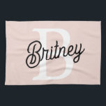 Modernes Personalisiertes Monogramm und Name Paste Geschirrtuch<br><div class="desc">Das moderne Personalisierte Monogramm und Name Pastel Pink Kitchen Handtuch, eine stilvolle Ergänzung Ihrer Küchendekoration. Dieses Küchentuch ist modern in sanftem Pastellrosa gestaltet und personalisiert mit Ihrem Monogramm und Namen für eine individuelle Touch. Ideal zum Trocknen von Geschirr, zum Abwischen von Gegenständen oder als dekorativer Akzent kombiniert es Funktionalität mit...</div>