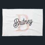 Modernes Personalisiertes Monogramm und Name Paste Geschirrtuch<br><div class="desc">Das moderne Personalisierte Monogramm und Name Pastel Pink Kitchen Handtuch, eine stilvolle Ergänzung Ihrer Küchendekoration. Dieses Küchentuch ist modern in sanftem Pastellrosa gestaltet und personalisiert mit Ihrem Monogramm und Namen für eine individuelle Touch. Ideal zum Trocknen von Geschirr, zum Abwischen von Gegenständen oder als dekorativer Akzent kombiniert es Funktionalität mit...</div>