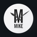 Modernes Personalisiertes Monogramm und Name Runde Wanduhr<br><div class="desc">Modernes Schwarz-Weiß-Monogramm-Design mit personalisiertem Monogramm und Namen im modernen fett formatierten Sans Serif Schriftart Stil. Einzigartiges Geschenk für Vater,  Ehemann,  Großeltern und mehr. Auch perfekt wie modernes Loft/minimalistisches Wohngestaltung Accessoires,  Geburtstagsgeschenk,  Feriengeschenk,  Familiengeschenk,  Wiedersehen,  Hauswärmeschenk und Geschenk für alle besondere Anlässe.</div>