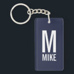 Modernes Personalisiertes Monogramm und Name Schlüsselanhänger<br><div class="desc">Modernes Monogram Design mit personalisiertem Monogramm und Namen im modernen fett formatierten Sans Serif Schriftart Stil. Perfektes Geschenk für Papa,  Ehemann,  Freund,  Jungen und mehr</div>