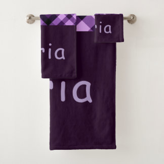 Modernes PflaumenLila Kariertes Monogram Badetuch  Badhandtuch Set
