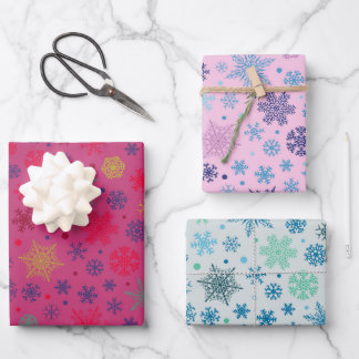 Modernes Pink Snowflake Weihnachtsmuster Set von Geschenkpapier Set