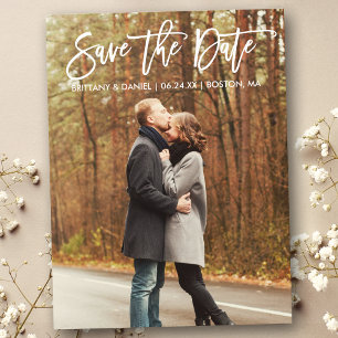 Modernes Pinselskript Save the Date mit Foto Postkarte