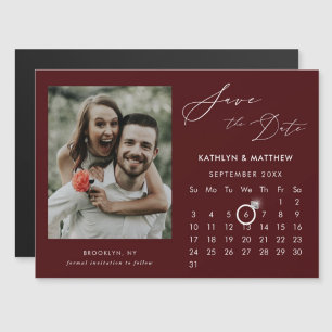 Modernes Red Elegant Script-Foto Save the Date Magneteinladung