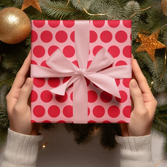 Modernes Red Polka Dots Weihnachtswrapping Paper Geschenkpapier (Von Creator hochgeladen)
