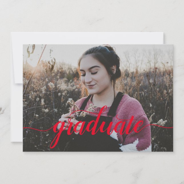 Modernes Red Script Foto High School Abschluss Ankündigung (Vorderseite)