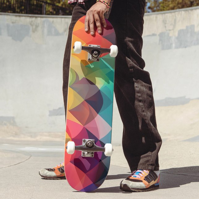 Modernes Regenbogenfarbiges geometrisches Muster Skateboard (Von Creator hochgeladen)