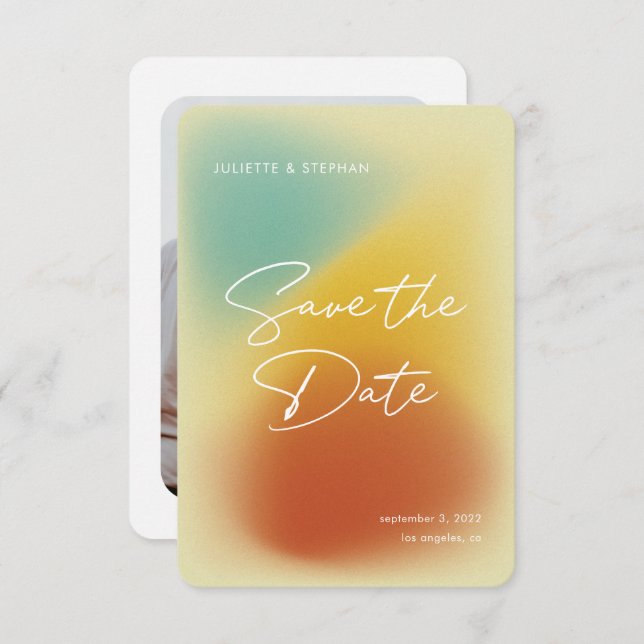 Modernes Retro-Foto Script Grainy Gradient Save The Date (Vorne/Hinten)