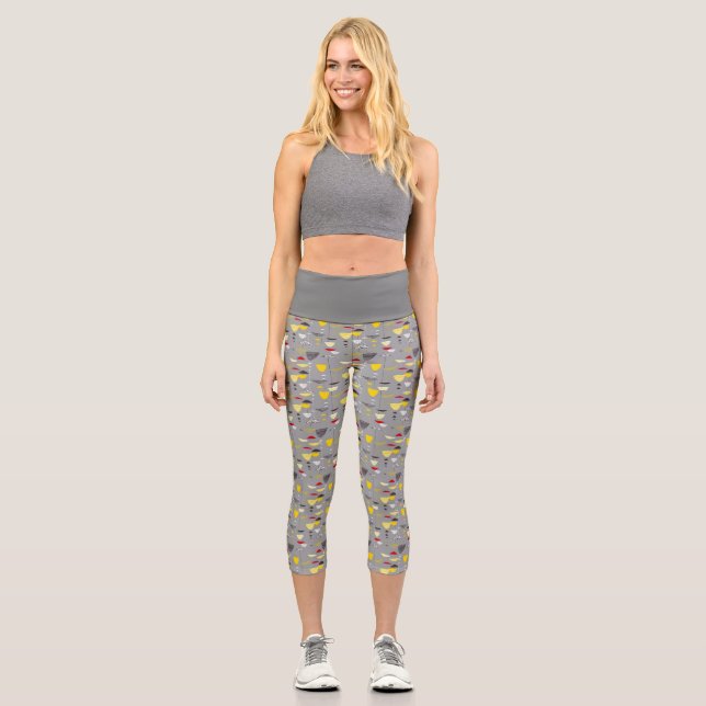 Modernes Retro-Muster aus dem Mittelalter Capri Leggings (Vorderseite)