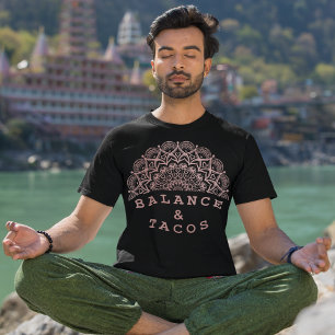 Modernes Rosa Mandala Balance und Taco Yoga T-Shirt