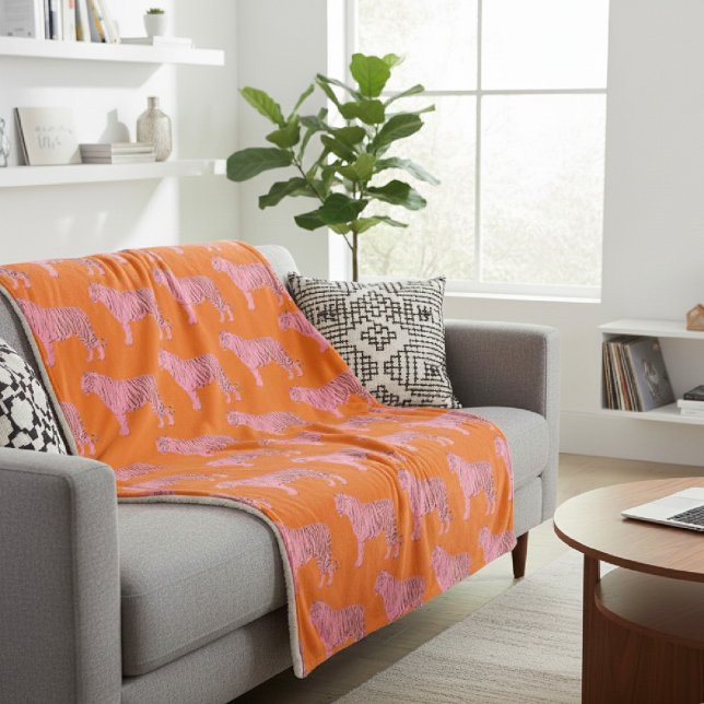 Modernes rosa-orangefarbenes Tiger-Muster mit pers Sherpadecke (Von Creator hochgeladen)