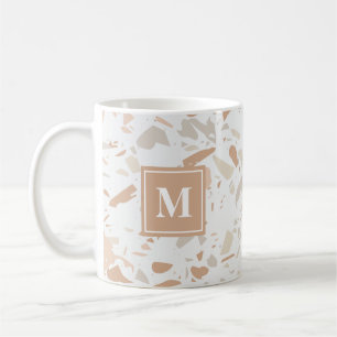 Modernes rosa Terrazzo-Marmormonogramm Kaffeetasse