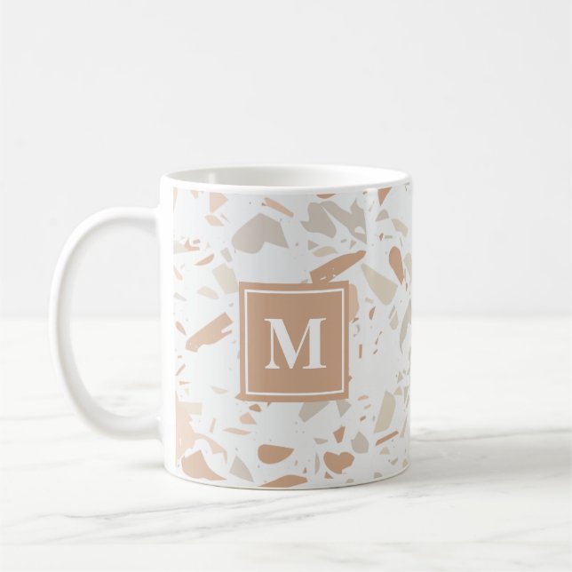 Modernes rosa Terrazzo-Marmormonogramm Kaffeetasse (Links)