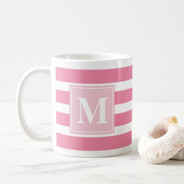 Modernes Rosa und Weiß Streifen mit Monogramm Kaffeetasse (Mit Donut)