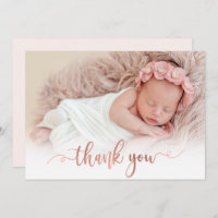Modernes Rose Gold Script Baby Foto Danke Karte