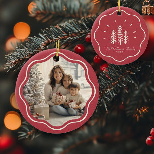 Modernes, rotes Foto mit Wavy Frame-Familie Keramik Ornament
