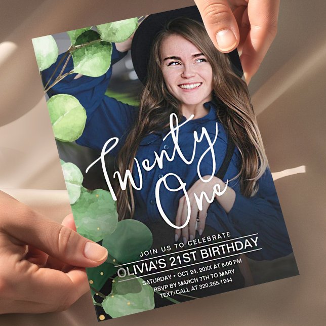 Modernes, rustikal elegantes 21. Foto Einladung (birthday invitation card with photo, modern personalized design with greenery and elegant layout)