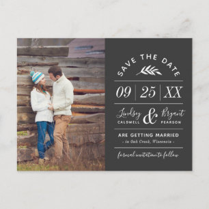 Modernes rustikales Typografie-Foto Save the Date Ankündigungspostkarte