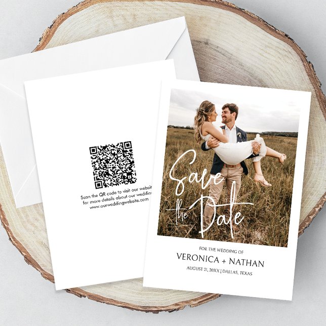 Modernes, Save the Date Foto QR Code Wedding Einladung (The QR code makes it easy for guests to visit your website for more details about your wedding.)