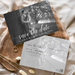 Modernes Save the Date weißes handgeschriebenes Fo Postkarte<br><div class="desc">Handgeschriebene Hochzeit Speichern Sie die Datumskarten mit einem Foto auf der Vorder- und Rückseite. Die Save the Date Herbst-,  Herbst-,  Winter-,  Frühlings- oder Sommerkarten enthalten eine moderne,  handgeschriebene Schrift-Typografie,  die elegant,  einfach und modern ist,  um nach einem einfachen Hochzeitsfeiertag minimalistisch zu wirken.</div>