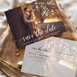 Modernes Save the Date weißes handgeschriebenes Fo Postkarte<br><div class="desc">Handgeschriebene Hochzeit Speichern Sie die Datumskarten mit einem Foto auf der Vorder- und Rückseite. Die Save the Date Herbst-,  Herbst-,  Winter-,  Frühlings- oder Sommerkarten enthalten eine moderne,  handgeschriebene Schrift-Typografie,  die elegant,  einfach und modern ist,  um nach einem einfachen Hochzeitsfeiertag minimalistisch zu wirken.</div>
