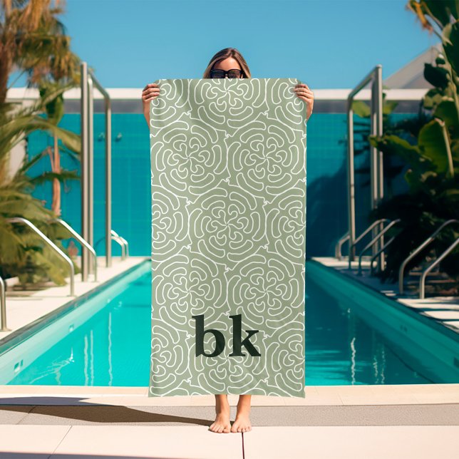 Modernes, schlängelgrünes Muster mit Monogramm Strandtuch (sage green pattern beach towel with monogram)