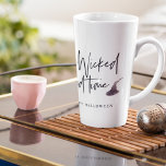 Modernes, schlechtes Zeitangebot | Frohe Halloween Milchtasse<br><div class="desc">Modernes,  schlechtes Zeitangebot | Frohe Halloween</div>