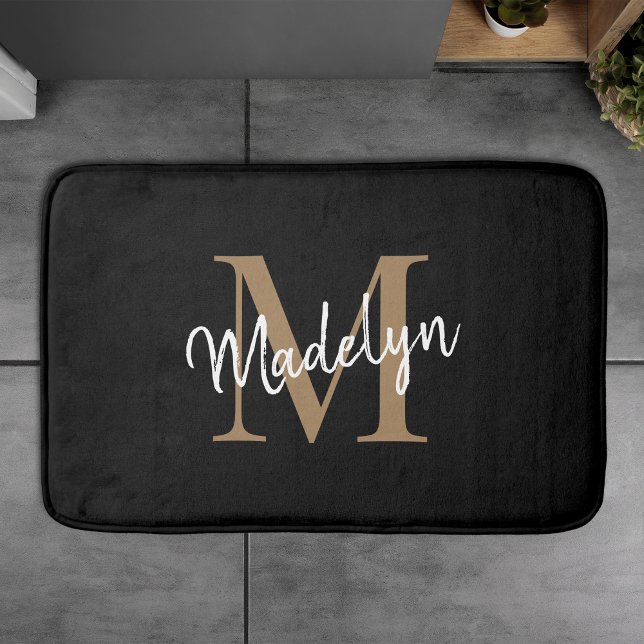 Modernes Schwarz-Gold-White-Monogram-Skript-Elegan Badematte (This bath mat is the perfect touch of sophistication for your bathroom. Personalize it today!)