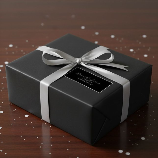 Modernes Schwarz-Minimal-Script-Rücksendelabel (Von Creator hochgeladen)