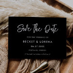 Modernes Schwarz Save The Date<br><div class="desc">Eine kühne und trendige Typografie für Ihre Hochzeitsarbeit,  einfach aber elegant mit einem Schwarz-Weiß-Thema. Vollständig anpassbar: Sie können bei Bedarf die Farben des Schriftartes und des Hintergrunds ändern.</div>