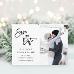 Modernes Schwarz-Weiß-Hochzeitssemble-Foto Save th Ankündigungspostkarte<br><div class="desc">Einfache und moderne Hochzeit Speichern Sie das Date Foto Postcard.</div>