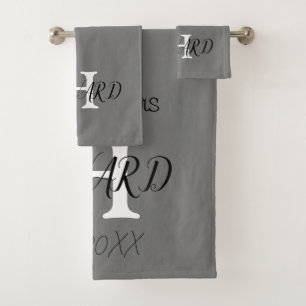 Modernes Schwarz-Weiß-Monogramm Name Newlyweds B Badhandtuch Set