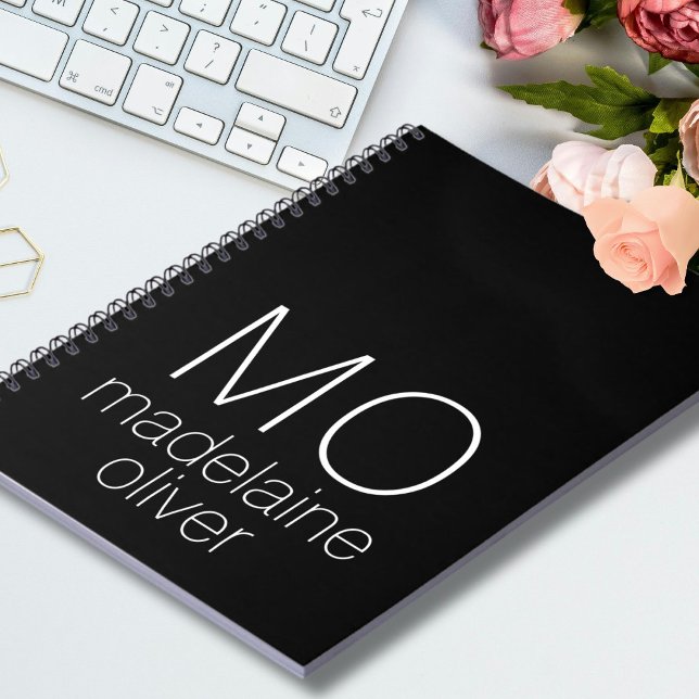 Modernes Schwarz-Weiß-Notebook mit Monogramm Notizblock (Von Creator hochgeladen)