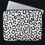 Modernes Schwarz-weißes Leopard-Muster für Tierdru Laptopschutzhülle<br><div class="desc">Dieses moderne und stilvolle Tiermuster eignet sich perfekt für die trendige und stilvolle Mode. Es ist mit einem handgezeichnet, schwarz-weiß leoparden Gepard-Druck ausgestattet. Es ist elegant, schick, einfach und modern. ***WICHTIGE HINWEIS FÜR DESIGN: Für individuelle Designanfragen, wie z.B. passende Produktanfragen, Farbänderungen, Platzierungsänderungen oder andere Änderungswünsche, klicken Sie bitte auf den...</div>