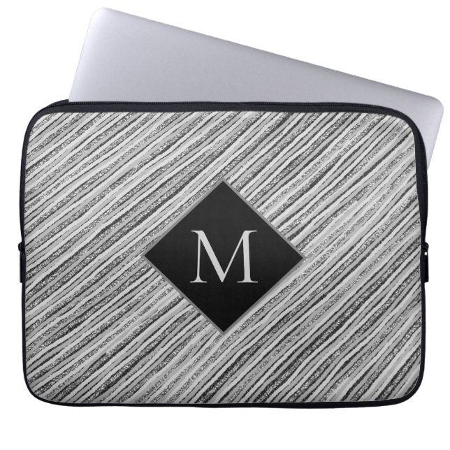 Modernes Schwarz-weißes Streifen Monogramm Laptopschutzhülle (Vorderseite)