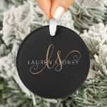 Modernes Schwarzes Gold Feminin Script Mit Monogra Ornament<br><div class="desc">Moderne Schwarz Gold Feminine Script Mit Monogramm Ornament. Dieses moderne elegante Ornament wird mit Ihrem individuellen Monogramm und Namen leicht personalisiert.</div>