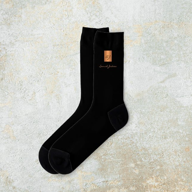 Modernes Schwarzes Monogramm und Name personalisie Socken (Von Creator hochgeladen)