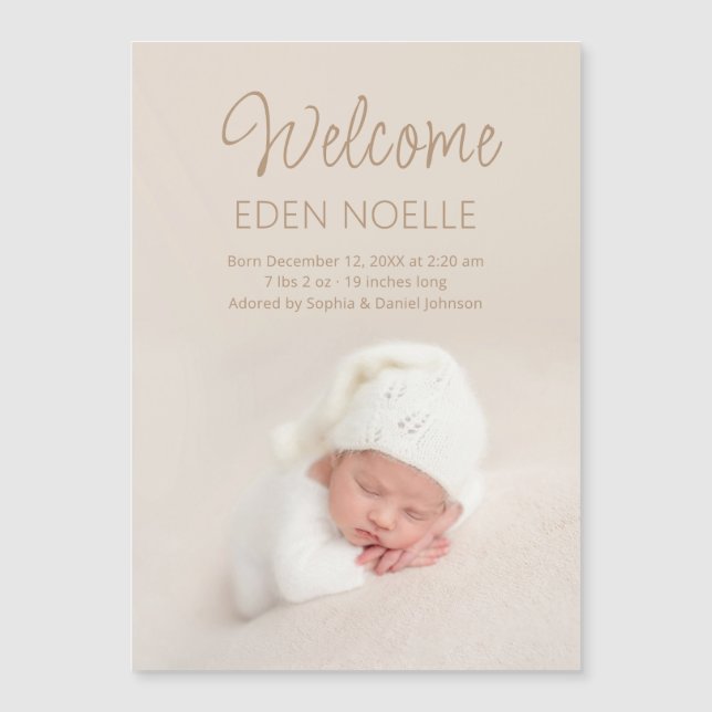 Modernes Script Baby Foto Birth Announcement Magne Magnetkarte (Vorderseite)