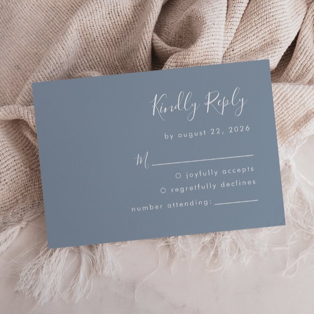 Modernes Script Dusty Blue Wedding RSVP Karte (Von Creator hochgeladen)