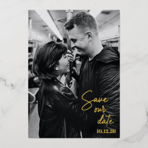 Modernes Script-Foto Save the Date Gold Foil Card Folieneinladung