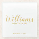 Modernes Script Gold Personalisierte Trauzeugen Glasuntersetzer<br><div class="desc">Modernes Script White und Gold Personalisierte Trauzeugen Untersetzer mit dem Namen des personalisierten Trauzeugen im modernen kalligraphischen Stil mit Titel und Hochzeitstag in modernen Sans Serif Schriftart Stil auf weißem Hintergrund. Auch perfekt für Trauzeugin, Blütenmädchen, Brautmutter, Trauzeuge, Trauzeuge und mehr. Bitte beachten Sie: Die Details der Folie werden im Kunstwerk...</div>