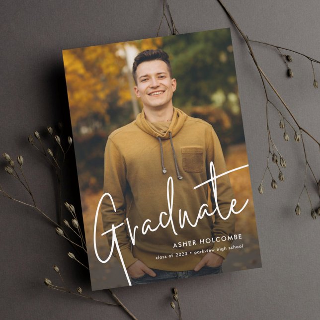 Modernes Script Graduate Einfaches Foto Abschluss Ankündigungspostkarte (Von Creator hochgeladen)