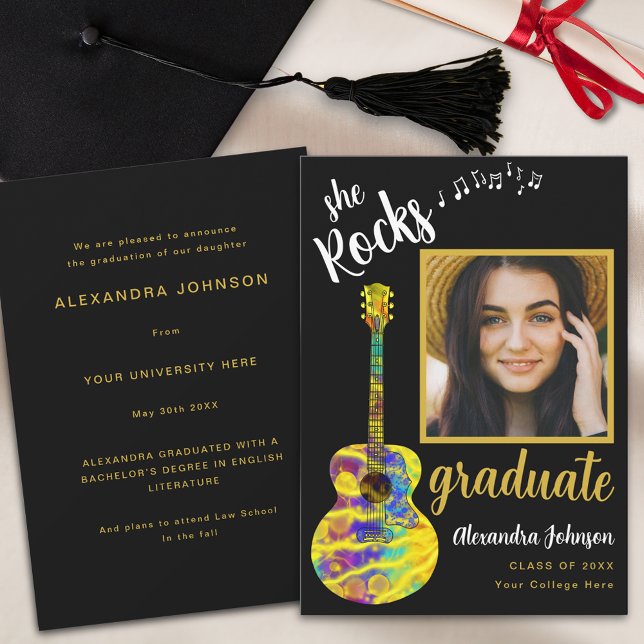 Modernes Script Graduate Foto Psychedelic Guitar Einladung (Fun modern graduate photo black and gold script graduation announcement card with Funky guitar music)