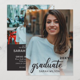 Modernes Script Graduate mit zwei Fotos Einladung