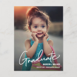 Modernes Script Kindergarten Girl Graduate Foto Ankündigungspostkarte